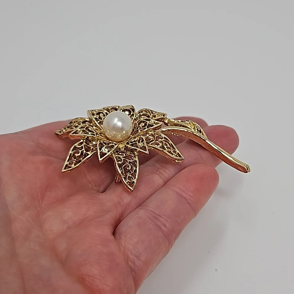 Vintage Flower Brooch Gold Tone Filagree Faux Pearl